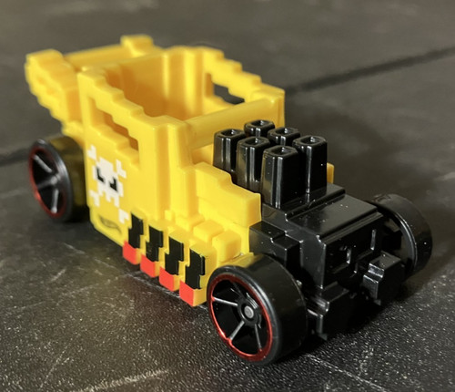 Yellow pixel shaker loose - pixel,