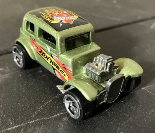 Green 1932 ford vicky hot - vicky,