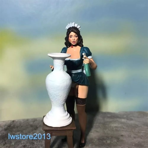 Maid cleaning vase - 1/18,